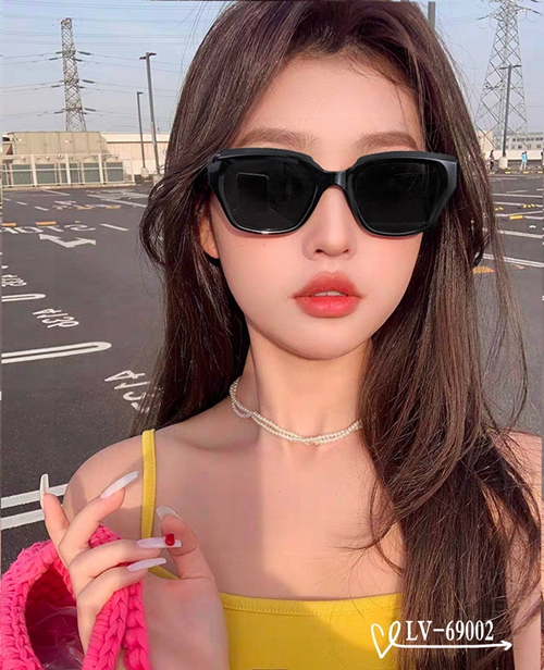 ルイヴィトンサングラス正面デザイン